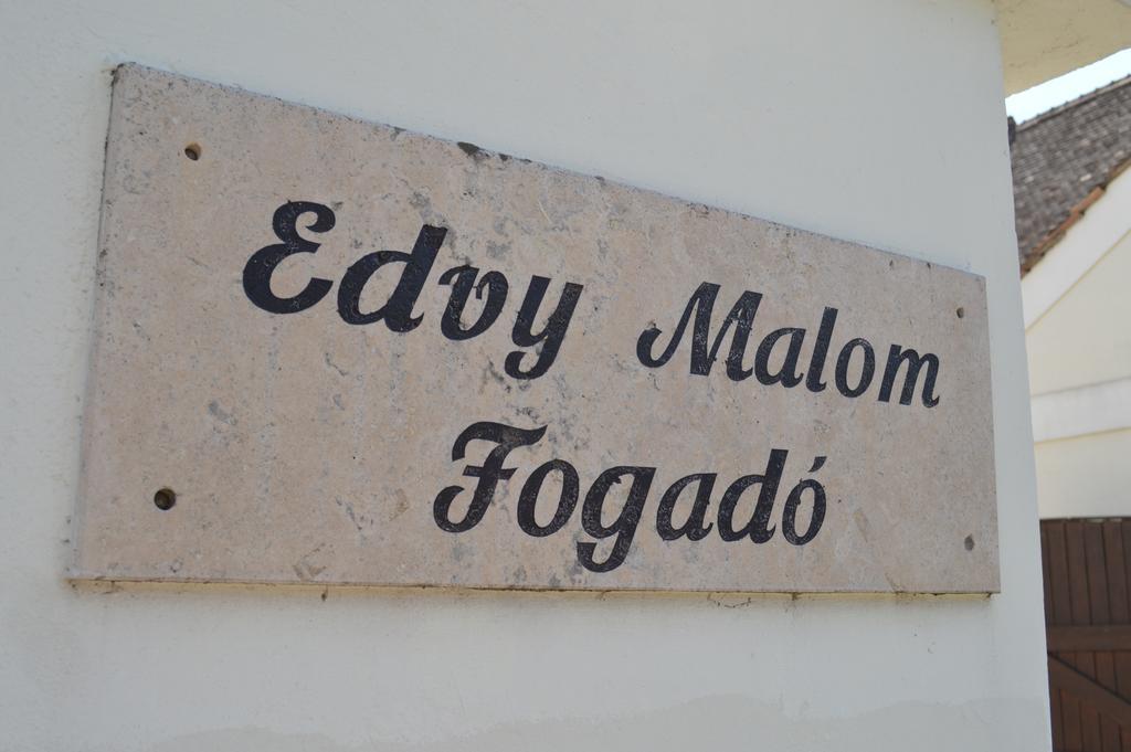 Edvy Malom Fogado Barokk Udvarhaz Papa Bagian luar foto